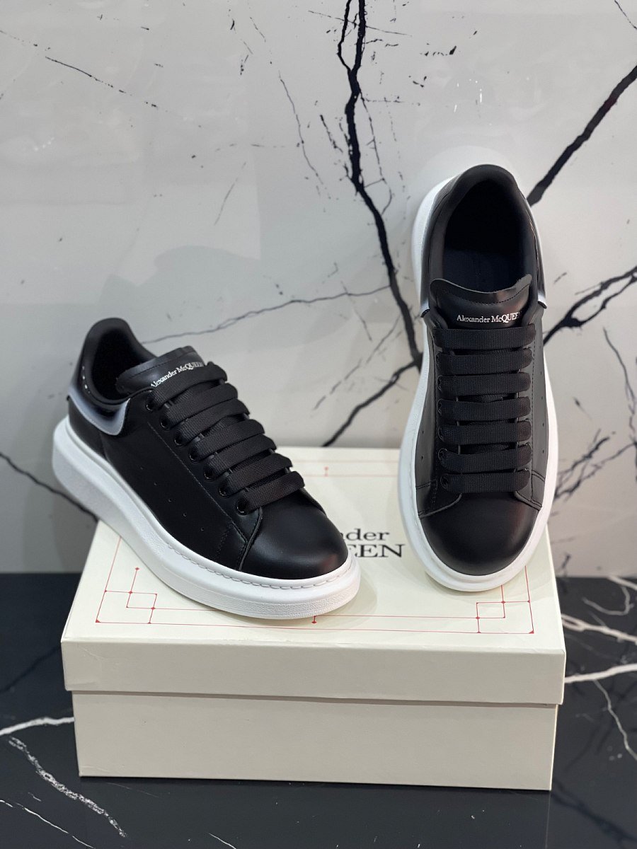 Alexander Mcqueen Black/white — 2