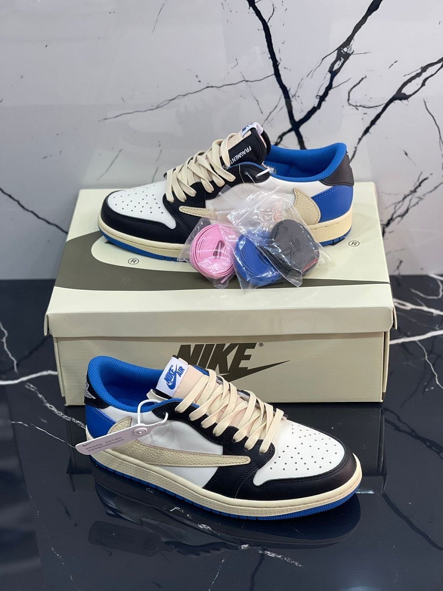 Jordan 1 Low X Travis Scott — 3