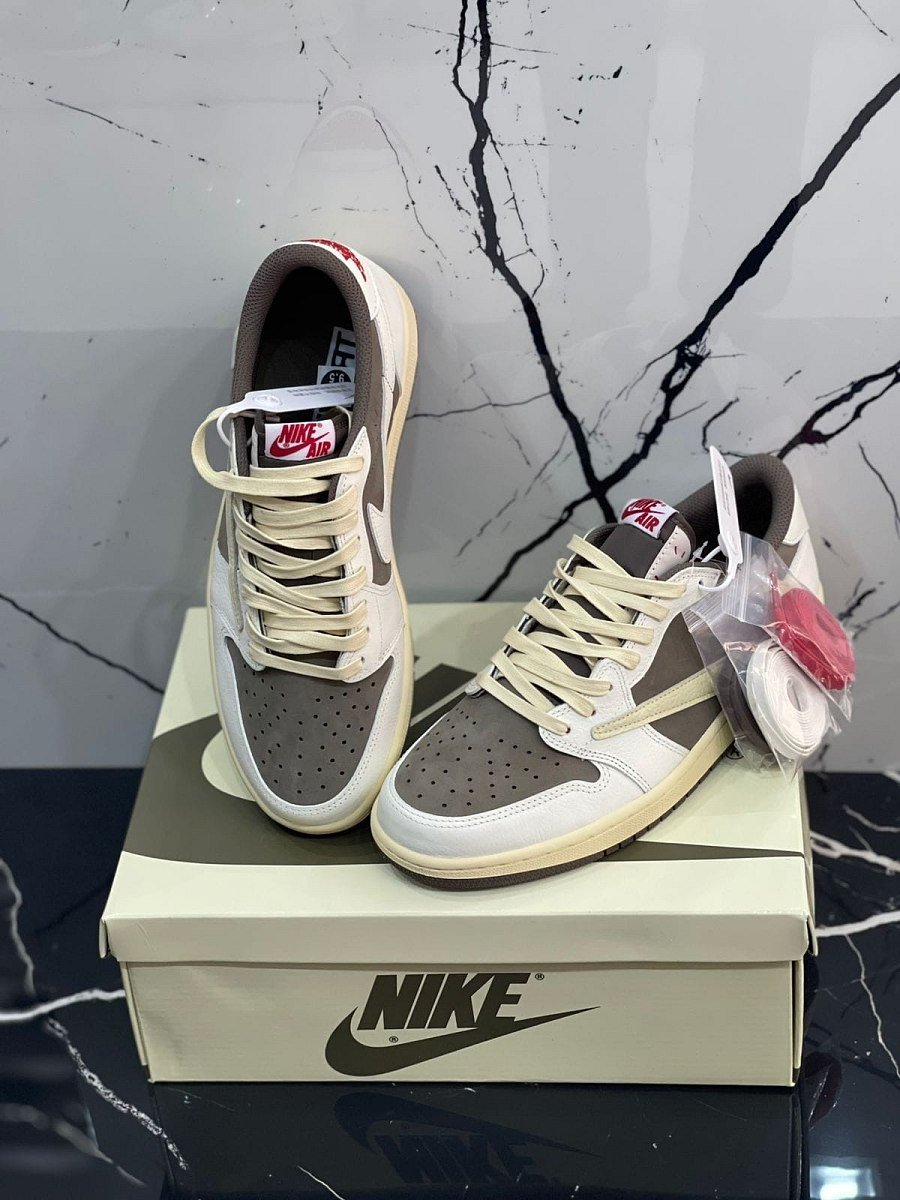 Jordan 1 Low X Travis Scott Brown — 2