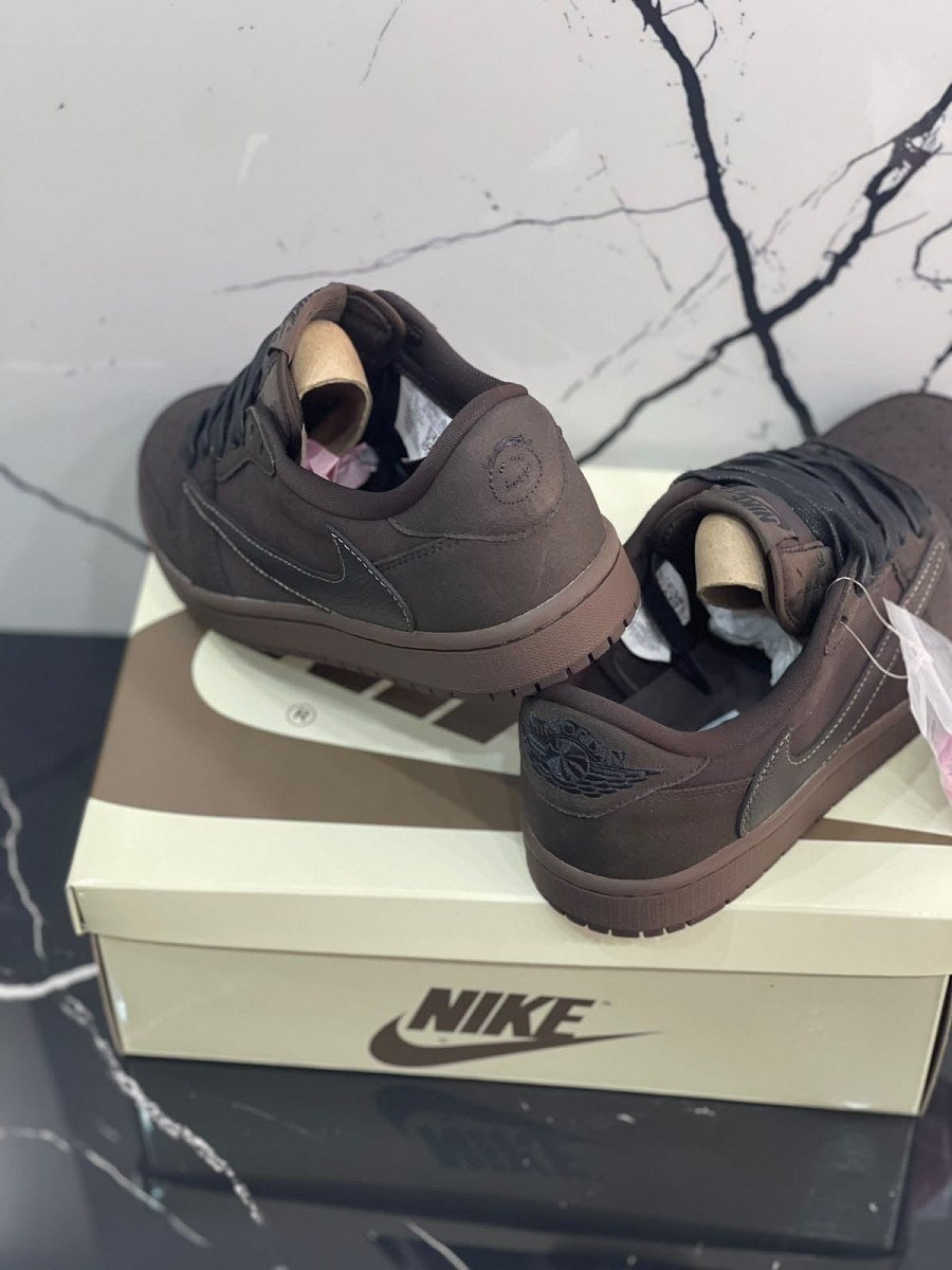 Jordan 1 Low X Travis Scott Dark Mocha — 2