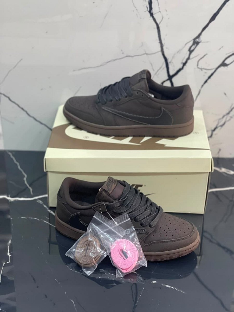 Jordan 1 Low X Travis Scott Dark Mocha — 3