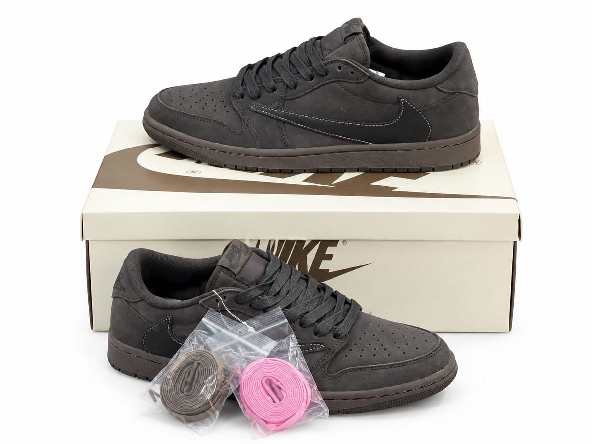 Jordan 1 Low X Travis Scott Dark Mocha — 1