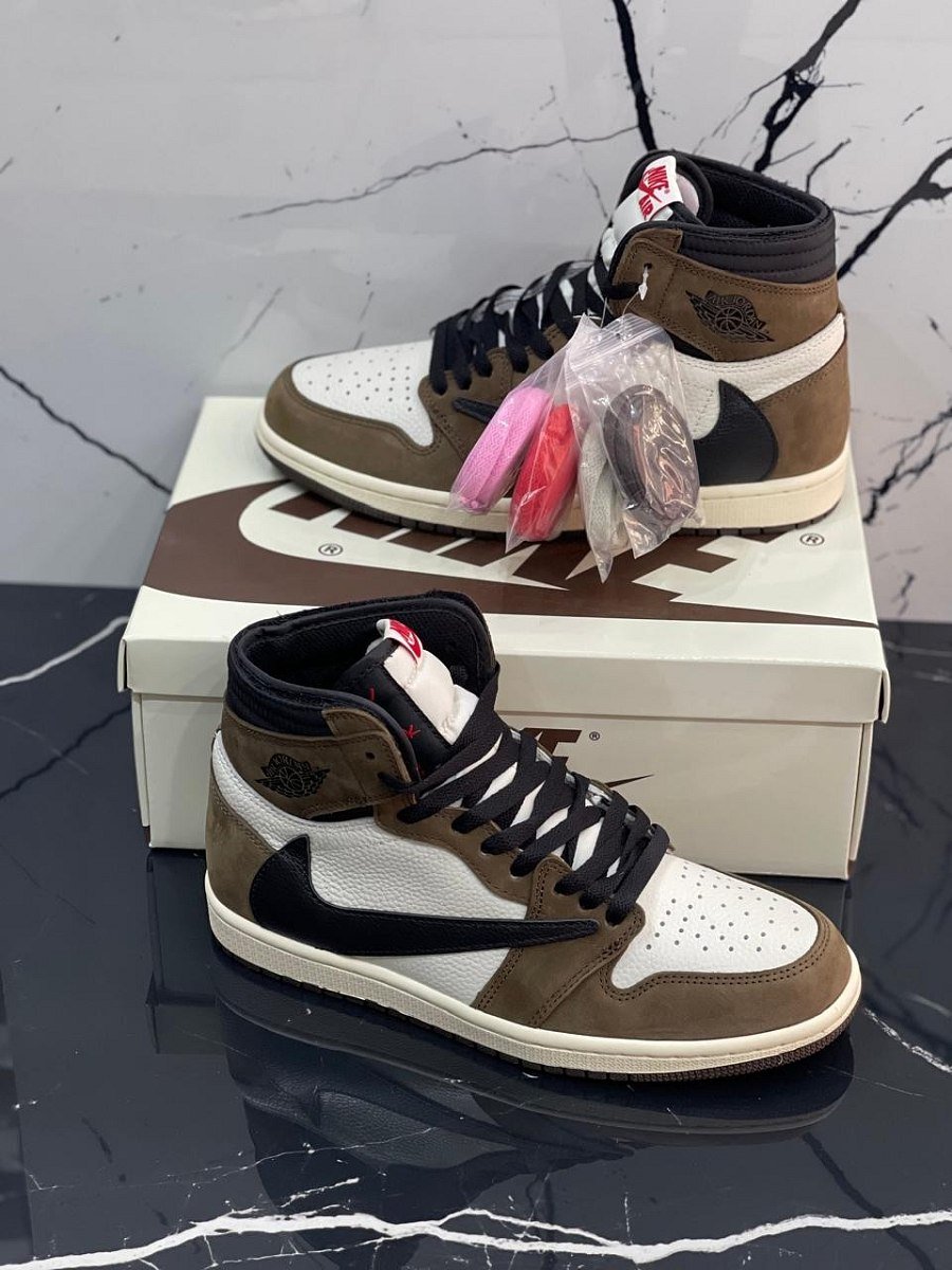 Jordan 1 Travis Scott — 3
