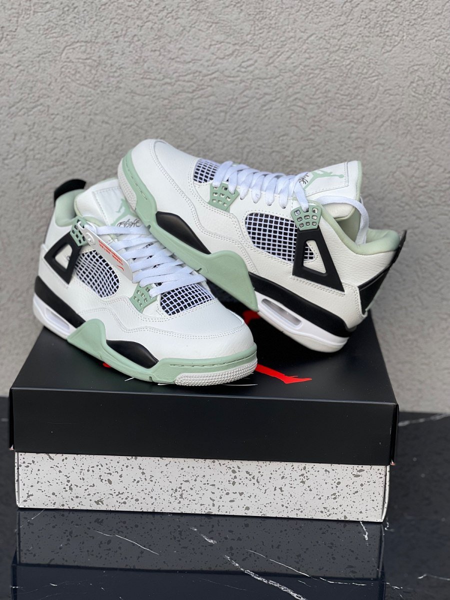 Jordan 4 Retro Seafoam — 2