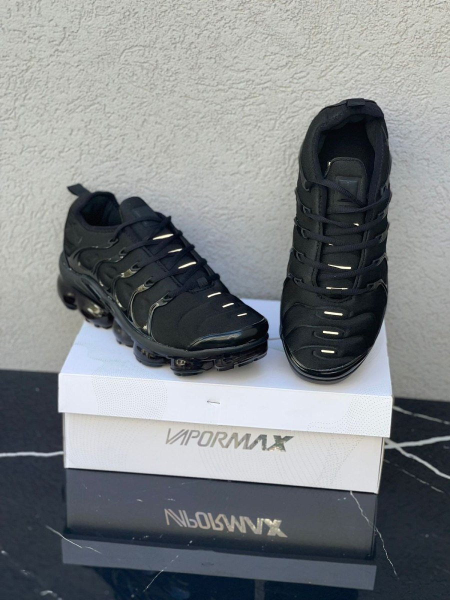 Nike Air Max Vapormax Plus — 2