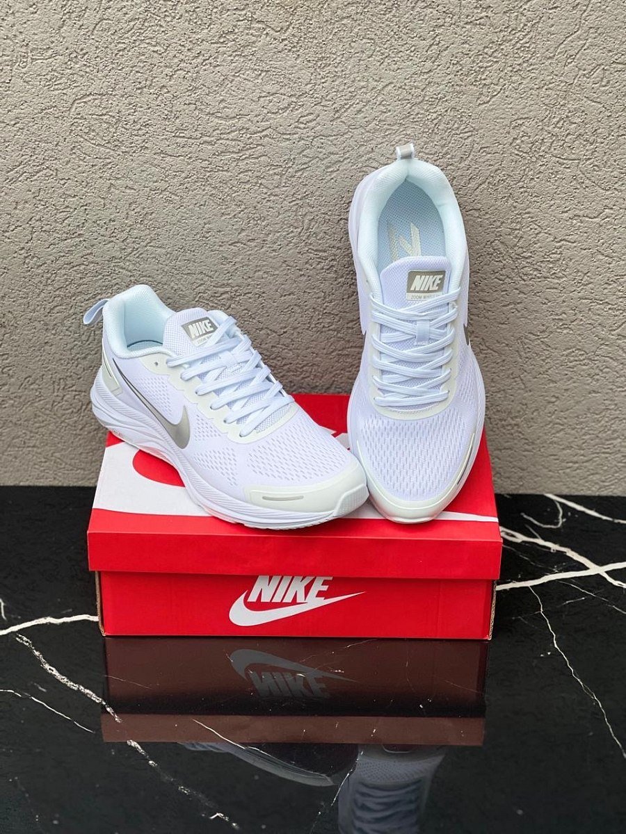 Nike Vomero 18 — 2