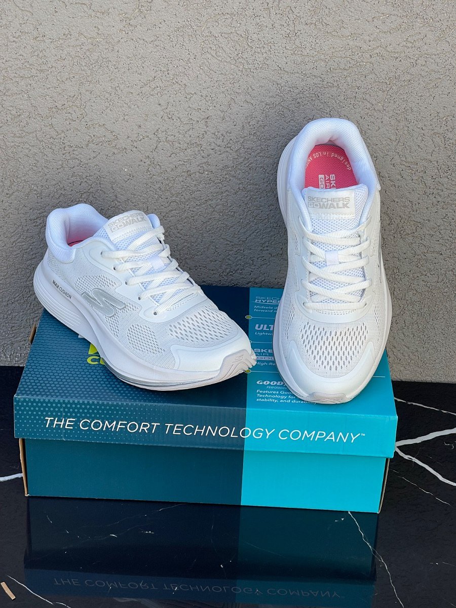 Skechers All White — 3