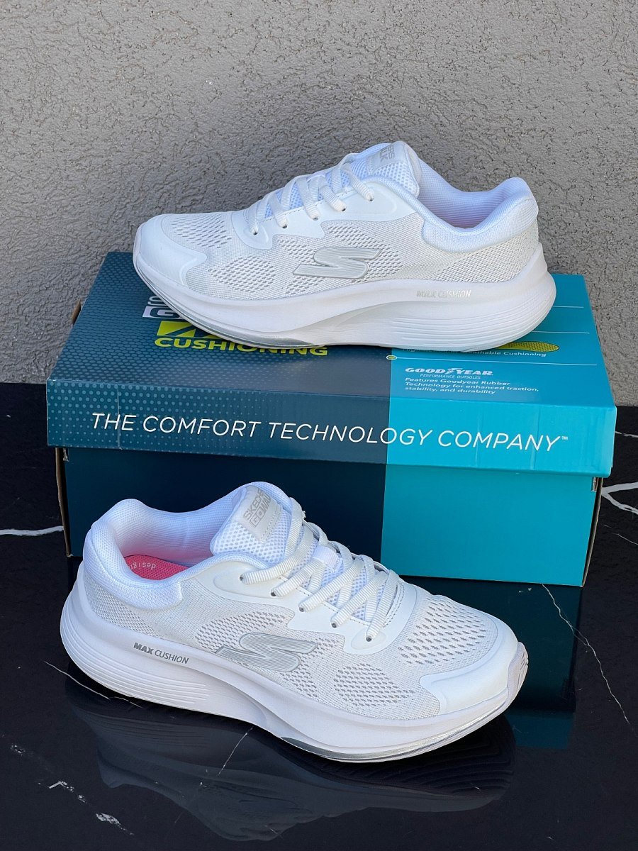 Skechers All White — 2