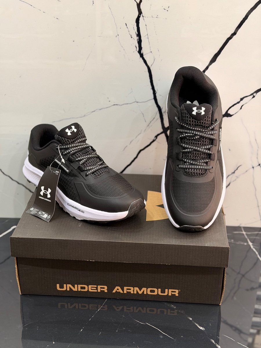 Under Armour Black/ white — 2