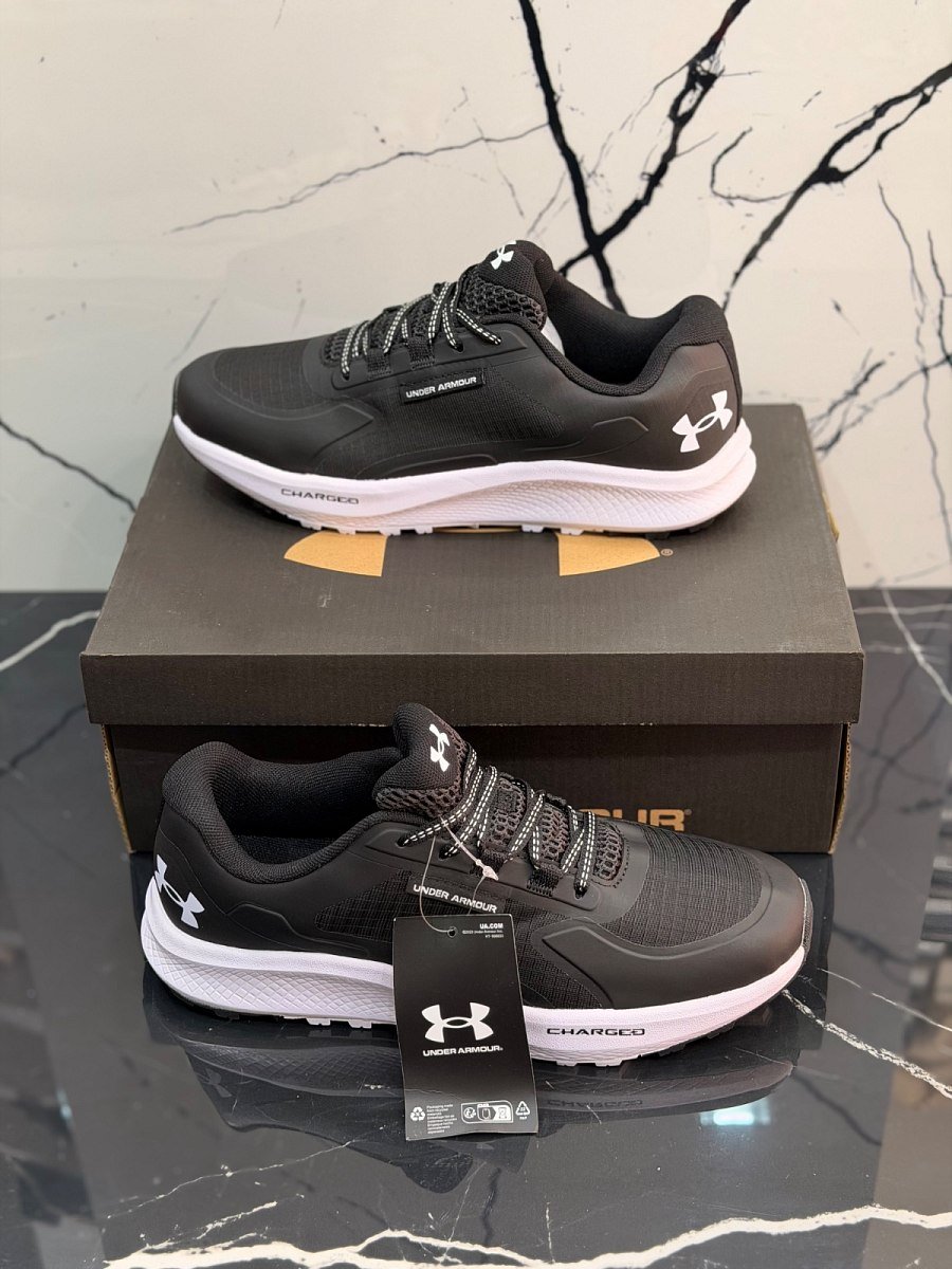 Under Armour Black/ white — 3