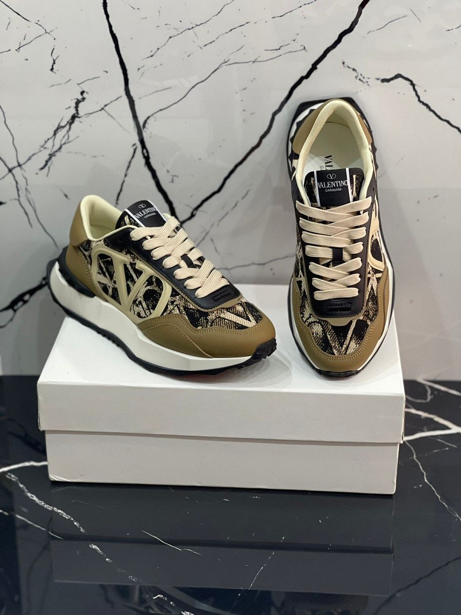 Valentino Garavani Lacerunner — 2